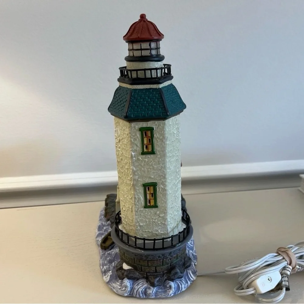2002 Santa’s Workbench “Knightsbridge Lighthouse” Light-Up Christmas Village - Picture 6 of 13